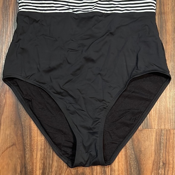 Tommy Bahama Breaker Bay One Shoulder One Piece - Picture 6 of 14